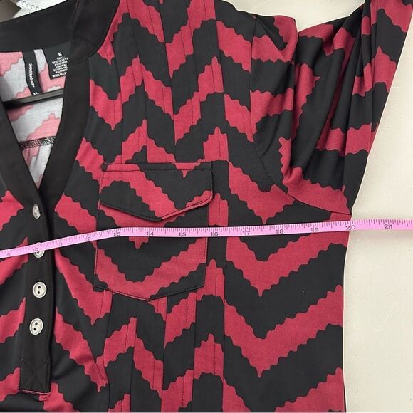 New directions, Garnet and black Chevron top Size M - Picture 5 of 7